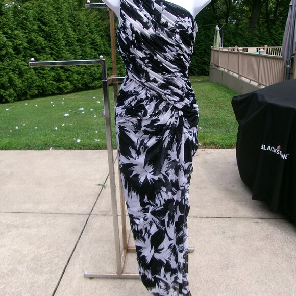ADRIANNA PAPELL FAB BLACK&WHITE ONE SHOULDER FORMAL DRESS 8 - Picture 1 of 2
